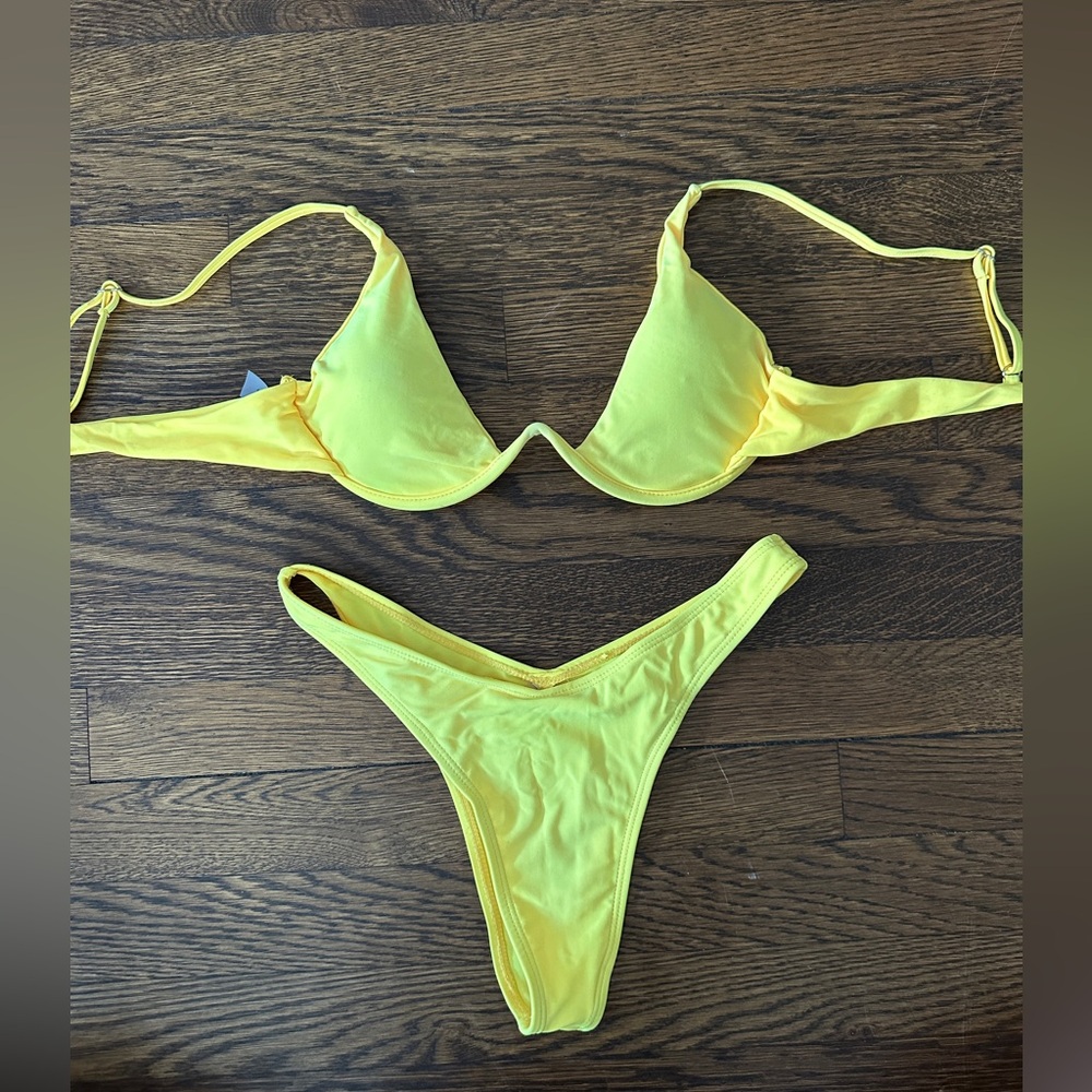 Amazon brand, yellow and size medium
